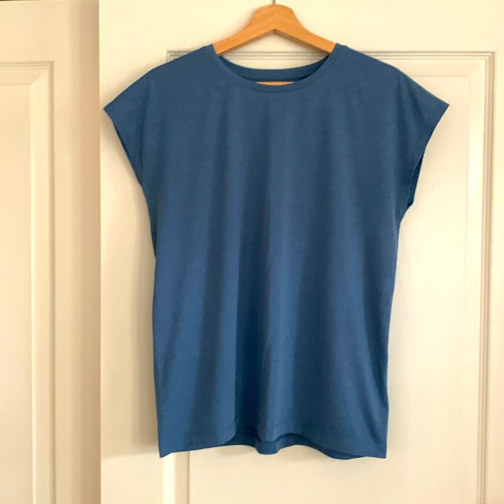 BNWOT Houdini T-shirt
